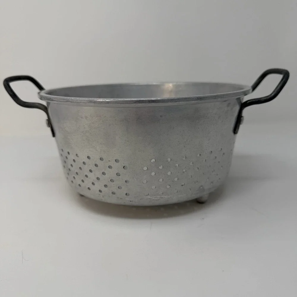 DO NOT PURCHASEVintage Royal Chef Aluminum Colander USA Strainer Farmhouse Rusti